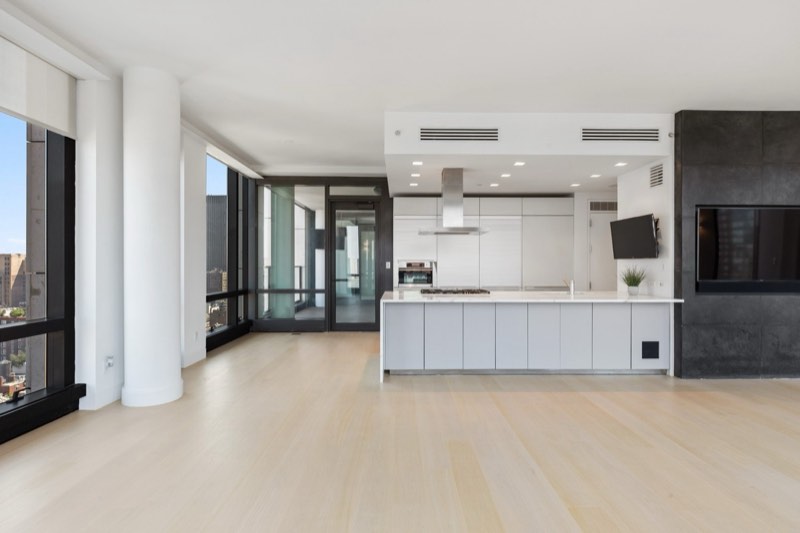 kitchen and loggia doors, empty