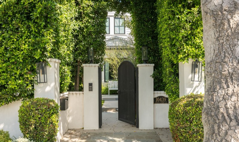 10439 Valley Spring Lane