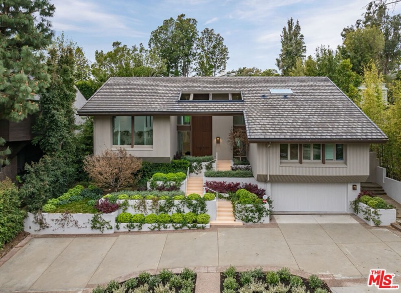 exterior of 1059 Angelo Drive Beverly Hills
