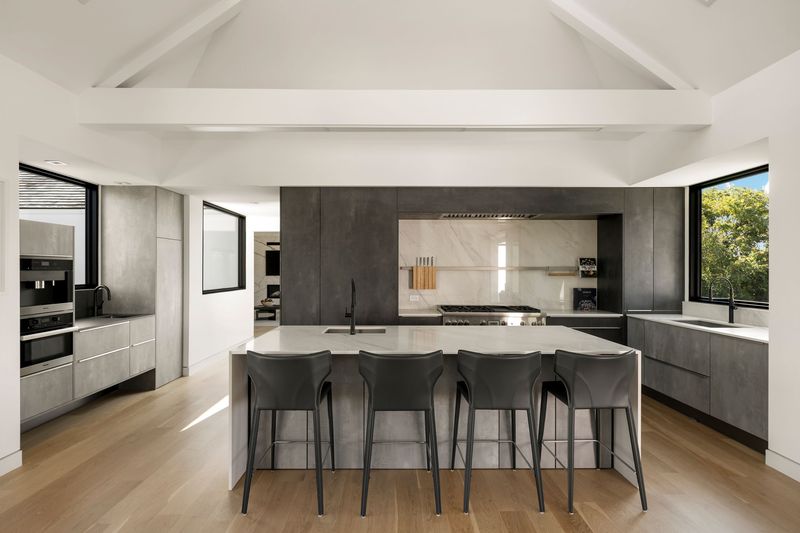 Chef's kitchen at 1076 Ocean Road, Bridgehampton — photo 7 of 11