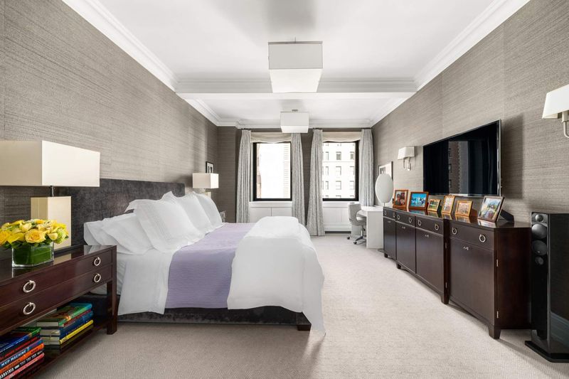 Primary bedroom at 1100 Park Avenue 6B, Carnegie Hill — photo 6 of 10