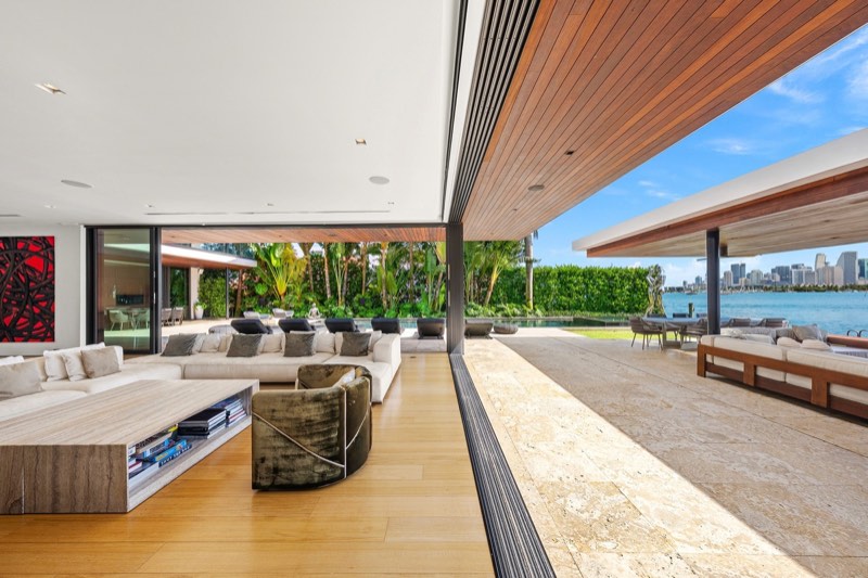 126 West San Marino Drive