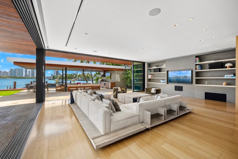 126 West San Marino Drive