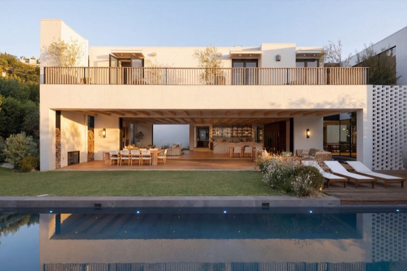 1307 North Doheny Drive
