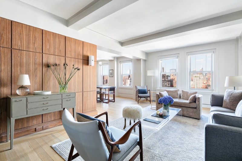 living space at 136 Waverly Place 17BC