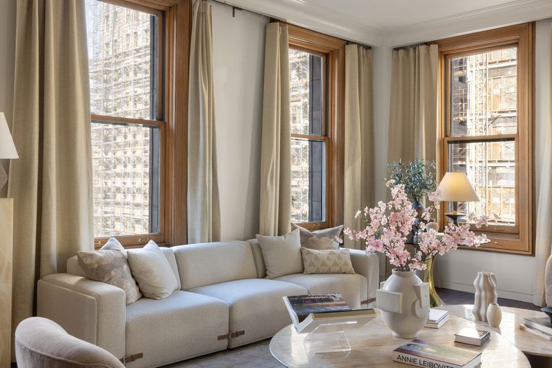Corner seating with city views at 170 Fifth Avenue, Unit 5, Flatiron — photo 4 of 10