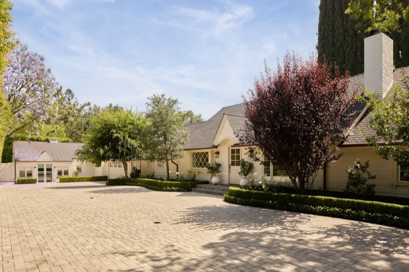 motor court looking toward guest house