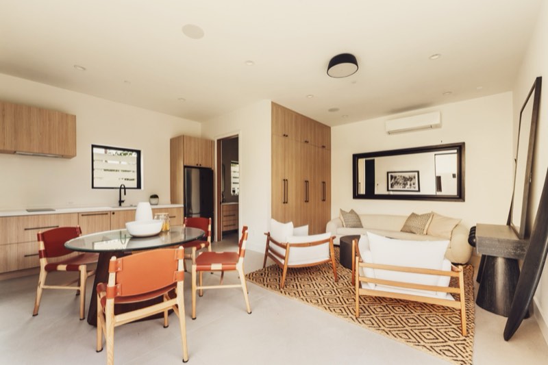 modern at 2115 Walnut Avenue Venice