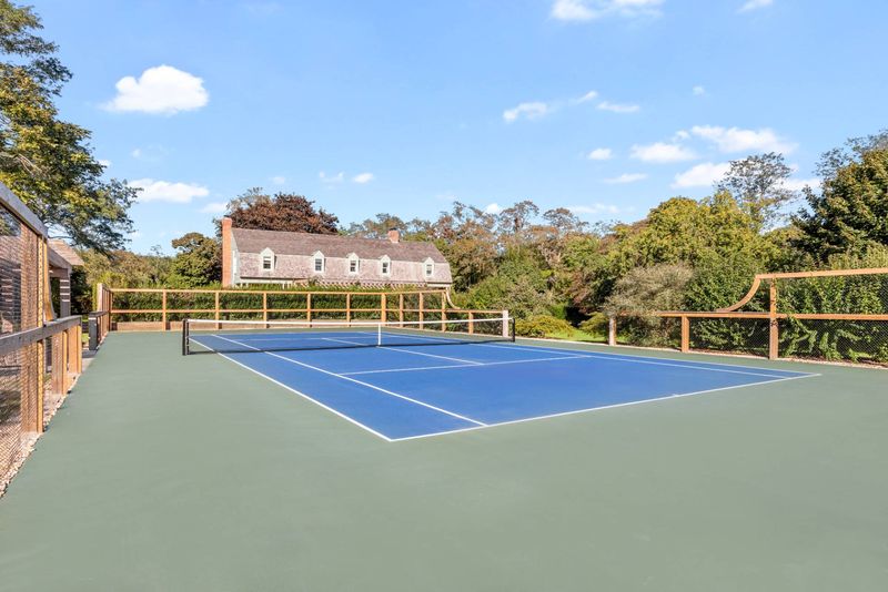 Resurfaced tennis court with pergola at 216 Sagaponack Road, Bridgehampton — photo 8 of 12