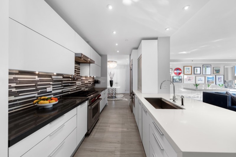 bath at 220 Riverside Boulevard 4H