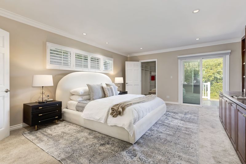 Interior living space at 2302 Duxbury Circle, Beverlywood — photo 8 of 8