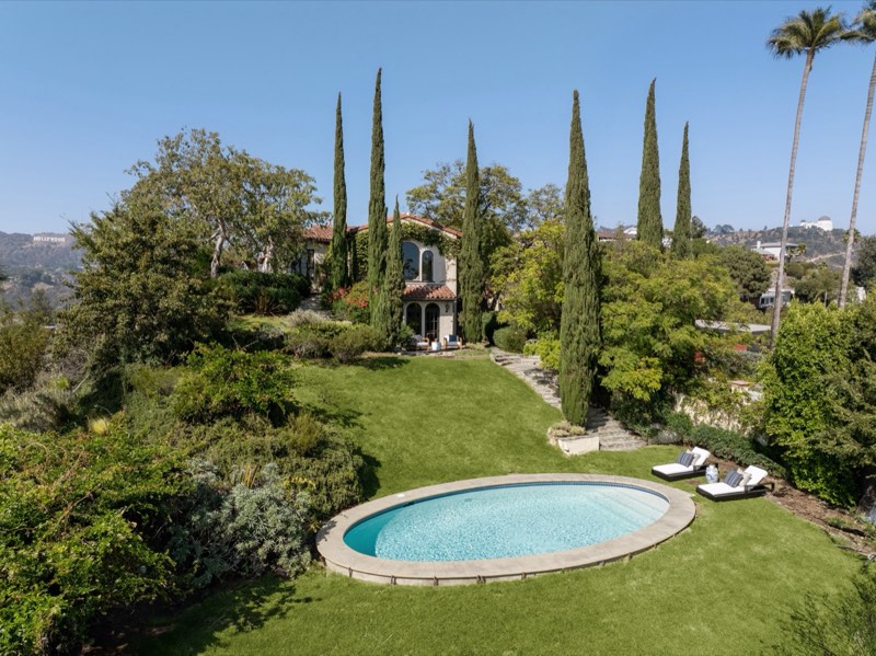 lawn and villa at 2311 Alto Oak Drive