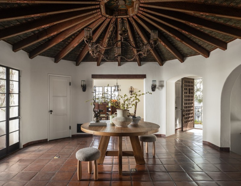 rotunda beamed ceiling at 2311 Alto Oak Drive