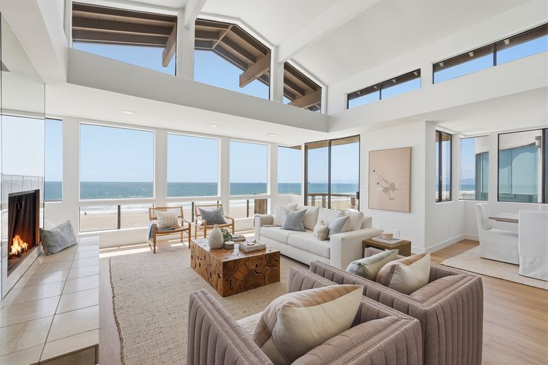 Alternate living-room angle toward the Strand at 2516 The Strand, Manhattan Beach — photo 2 of 8