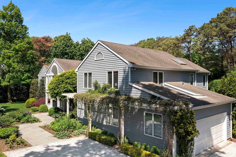 Front gardens and entry at 3 Acorn Path, Quogue — photo 4 of 9