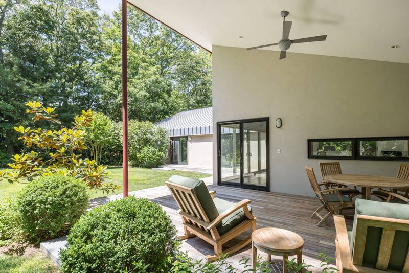 Covered deck outdoor dining at 3 Whale Rock Lane, East Hampton — photo 6 of 8