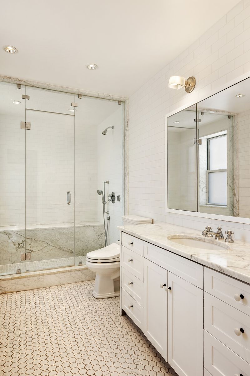 Bath with steam shower at 338 Metropolitan Avenue, Williamsburg — photo 7 of 9