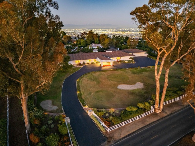 34 Crest Road East