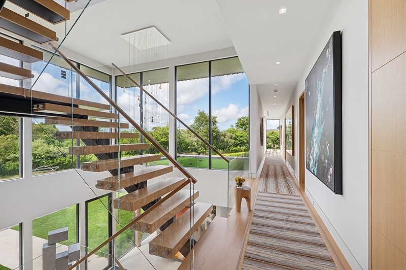 Rooftop terrace with putting green at 392 Seven Ponds Towd Road, Water Mill — photo 8 of 10