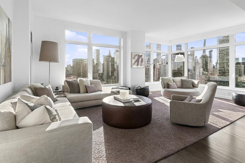 Living room with corner windows framing the Midtown skyline at 400 East 67th Street 27A, Lenox Hill