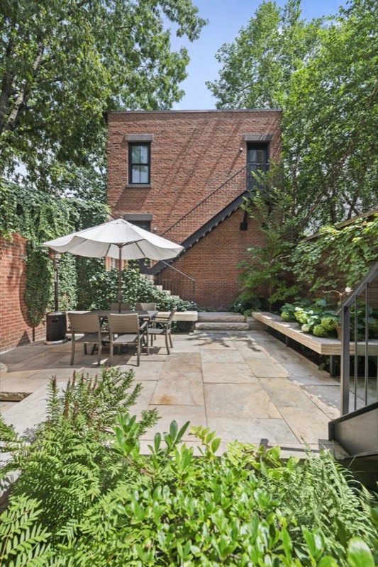 additional interior at 435 Henry Street
