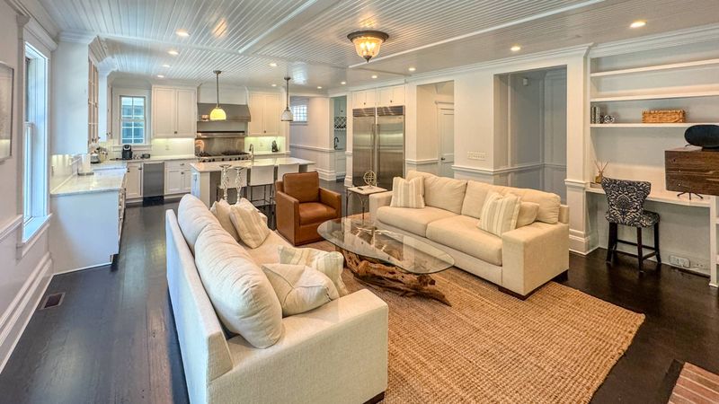 Open living area off the kitchen at 5 New Lane, Southampton — photo 6 of 12