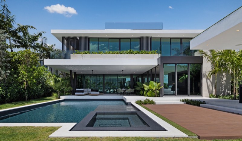 rear elevation spa at 5515 Pine Tree Drive