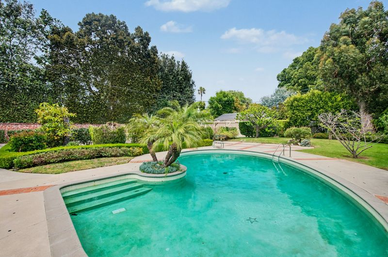 Pool and garden, second angle at 608 Trenton Drive, Beverly Hills Flats — photo 8 of 10