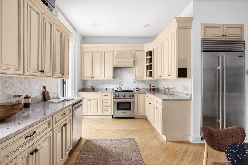 Chef's kitchen at 731 Putnam Avenue, Stuyvesant Heights — photo 4 of 10