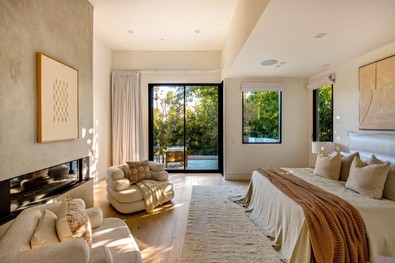 Pool and spa at 734 18th Street, Santa Monica — photo 9 of 10