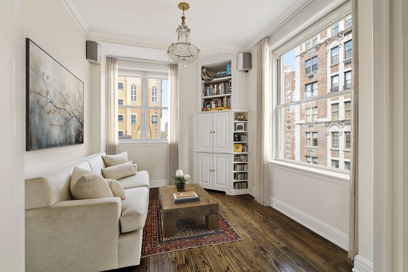 Sunlit corner library at 876 Park Avenue 9N, Upper East Side — photo 8 of 12