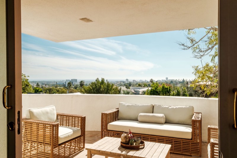 covered terrace / wicker / skyline