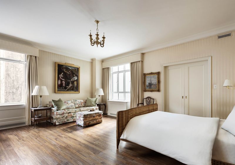 Park-facing bedroom suite at 993 Fifth Avenue, Residence 4, Upper East Side — photo 9 of 12